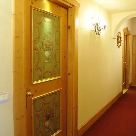 호텔 Garni Astoria & 로카라소