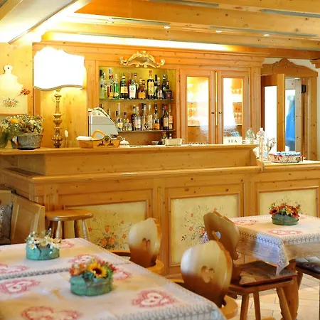 Garni Astoria & 3* 로카라소