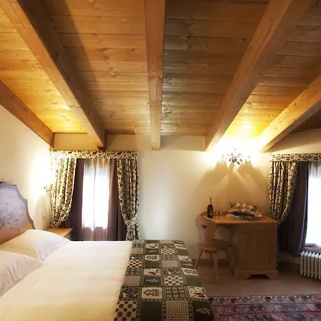 Garni Astoria & 3* 로카라소