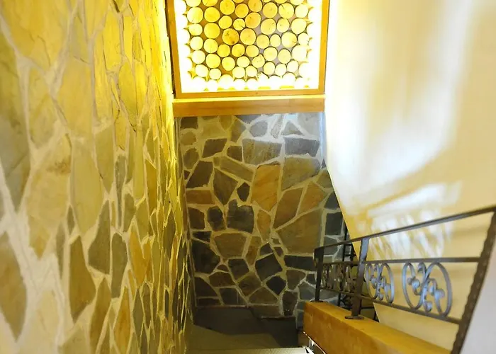 Garni Astoria & فندق روكاراسو