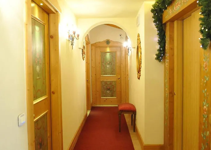 فندق Garni Astoria & روكاراسو